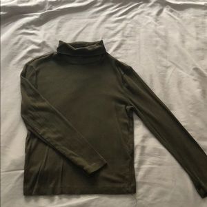 Cropped turtleneck